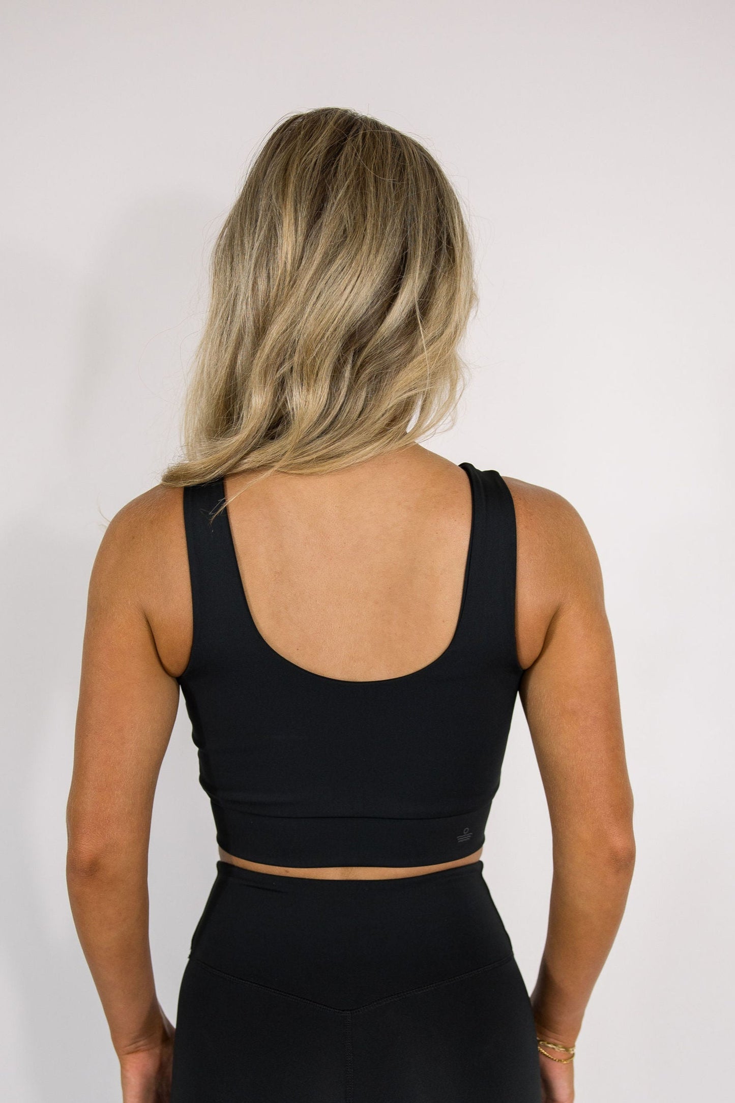 Sculpt CrossOver Crop Top